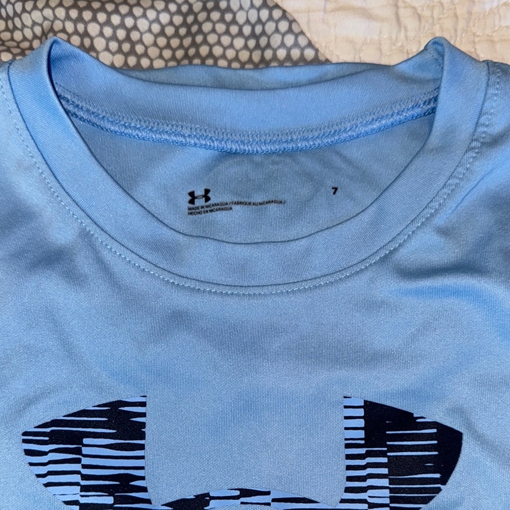 Boys Size 7 Under Armour Blue T-Shirt and Gray Shorts Set - Picture 6 of 6